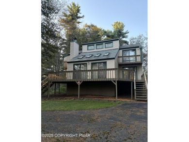Spacious 3 bedroom home with fireplace and unfinished basement on Pocono Farms Country Club in Pennsylvania - for sale on GolfHomes.com, golf home, golf lot