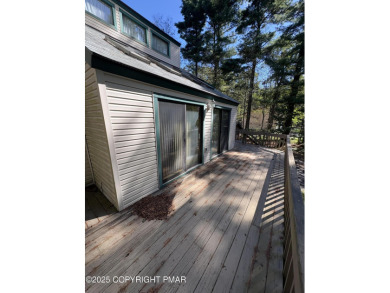 Spacious 3 bedroom home with fireplace and unfinished basement on Pocono Farms Country Club in Pennsylvania - for sale on GolfHomes.com, golf home, golf lot