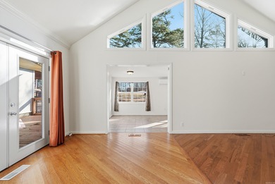 Welcome to 313 Snead Dr. in Fairfield Bay, perfectly positioned on Indian Hills Country Club in Arkansas - for sale on GolfHomes.com, golf home, golf lot