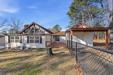 Welcome to 313 Snead Dr. in Fairfield Bay, perfectly positioned on Indian Hills Country Club in Arkansas - for sale on GolfHomes.com, golf home, golf lot