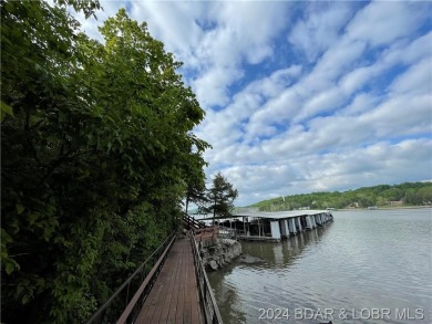 LARGE two bedroom condo that easily sleeps a big family.  BIG on Lake Valley Country Club in Missouri - for sale on GolfHomes.com, golf home, golf lot