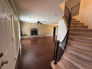 Charming Home on Fairway Drive - Golf Course Living at Its on Stuttgart Country Club in Arkansas - for sale on GolfHomes.com, golf home, golf lot