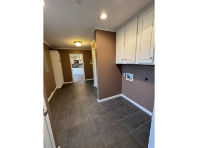 Charming Home on Fairway Drive - Golf Course Living at Its on Stuttgart Country Club in Arkansas - for sale on GolfHomes.com, golf home, golf lot