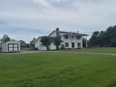 Charming Home on Fairway Drive - Golf Course Living at Its on Stuttgart Country Club in Arkansas - for sale on GolfHomes.com, golf home, golf lot