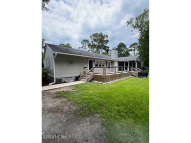 This 3 bedroom 2.5 Bath home located on a Corner Lot is located on Brandywine Bay Golf Club in North Carolina - for sale on GolfHomes.com, golf home, golf lot