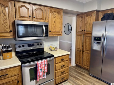 This 3 bedroom/2 full bath home is situated on a shaded on Benton Golf and Country Club in Kentucky - for sale on GolfHomes.com, golf home, golf lot