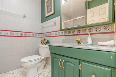 ***GOLF FRONT HOME ON 1 ACRE IN FOXFIRE!*** This spacious on Foxfire Golf and Country Club in North Carolina - for sale on GolfHomes.com, golf home, golf lot