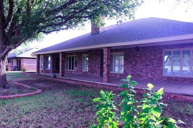 Custom built one owner home in Green Tree off 2 East tee box on Green Tree Country Club in Texas - for sale on GolfHomes.com, golf home, golf lot