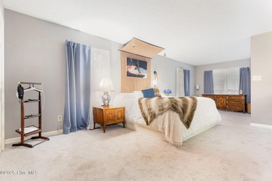 ***GOLF FRONT HOME ON 1 ACRE IN FOXFIRE!*** This spacious on Foxfire Golf and Country Club in North Carolina - for sale on GolfHomes.com, golf home, golf lot