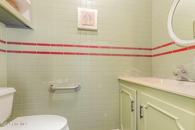 ***GOLF FRONT HOME ON 1 ACRE IN FOXFIRE!*** This spacious on Foxfire Golf and Country Club in North Carolina - for sale on GolfHomes.com, golf home, golf lot