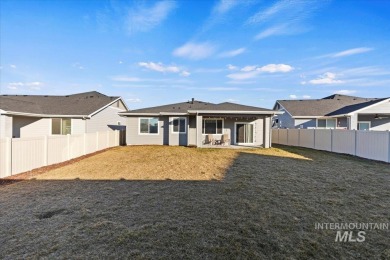 This beautiful single-story Toll Brothers home in Carriage Hill on Hunters Point Golf Club in Idaho - for sale on GolfHomes.com, golf home, golf lot