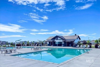 This beautiful single-story Toll Brothers home in Carriage Hill on Hunters Point Golf Club in Idaho - for sale on GolfHomes.com, golf home, golf lot