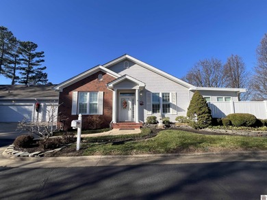 Living is easy in this one level luxurious condo situated close on Rolling Hills Country Club in Kentucky - for sale on GolfHomes.com, golf home, golf lot