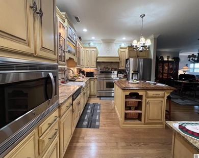 Living is easy in this one level luxurious condo situated close on Rolling Hills Country Club in Kentucky - for sale on GolfHomes.com, golf home, golf lot