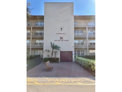 REMODELED, SPACIOUS, 1BR 1.5 BA, CONVENIENTLY LOCATED ON 1ST on Flamingo Lakes Country Club in Florida - for sale on GolfHomes.com, golf home, golf lot