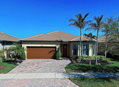 PRICED TO SELL, IT HAD A MAJOR PRICE REDUCTION! This on Sarasota National Golf Club in Florida - for sale on GolfHomes.com, golf home, golf lot