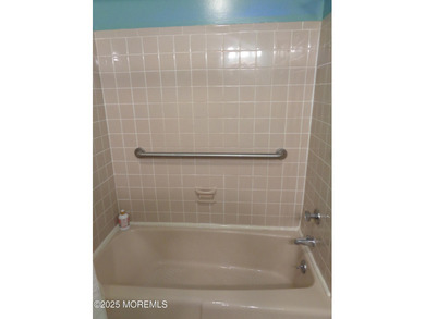 CLEAN & Move-In Ready Oakwood Two model w/ Two Full Baths in a on Keswick Village Golf Course in New Jersey - for sale on GolfHomes.com, golf home, golf lot