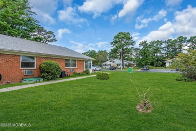 Well maintained Edgewood 1 model located in 55+ Crestwood on Keswick Village Golf Course in New Jersey - for sale on GolfHomes.com, golf home, golf lot