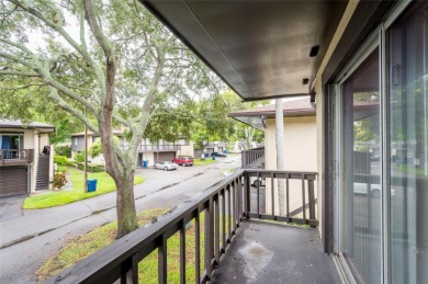 This 2-bedroom, 1-bathroom, 872-square-foot condominium is on Cove Cay Country Club in Florida - for sale on GolfHomes.com, golf home, golf lot