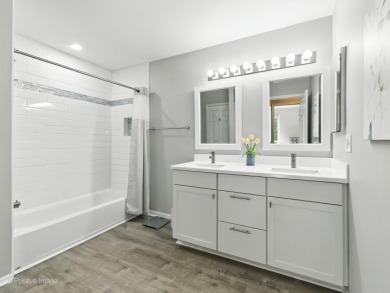 Gorgeous, Bright & Move-In Ready Condo in Butterfield Manor! on Village Links of Glen Ellyn in Illinois - for sale on GolfHomes.com, golf home, golf lot