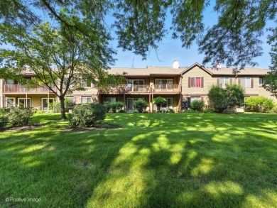 Gorgeous, Bright & Move-In Ready Condo in Butterfield Manor! on Village Links of Glen Ellyn in Illinois - for sale on GolfHomes.com, golf home, golf lot