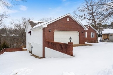 The more the merrier! This large and well maintained home is on Holiday Island Golf Course in Arkansas - for sale on GolfHomes.com, golf home, golf lot