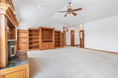 The more the merrier! This large and well maintained home is on Holiday Island Golf Course in Arkansas - for sale on GolfHomes.com, golf home, golf lot