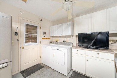 NO BOND! This charming 2 Bedroom, 2 Bath BEAUREGARD  MODEL BLOCK on The Links of Spruce Creek in Florida - for sale on GolfHomes.com, golf home, golf lot