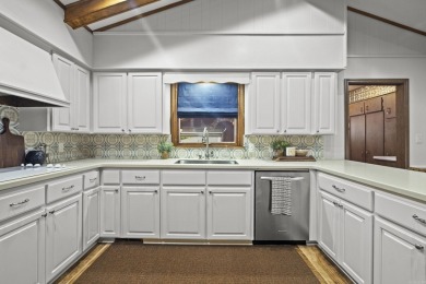 Fully remodeled and updated throughout. New roof in 2024 on Foxwood Golf Club in Arkansas - for sale on GolfHomes.com, golf home, golf lot