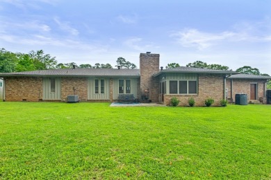 Fully remodeled and updated throughout. New roof in 2024 on Foxwood Golf Club in Arkansas - for sale on GolfHomes.com, golf home, golf lot