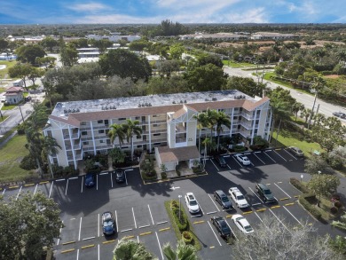 Welcome to this gorgeous penthouse condo in Huntington Lakes on Marina Lakes Golf Course in Florida - for sale on GolfHomes.com, golf home, golf lot