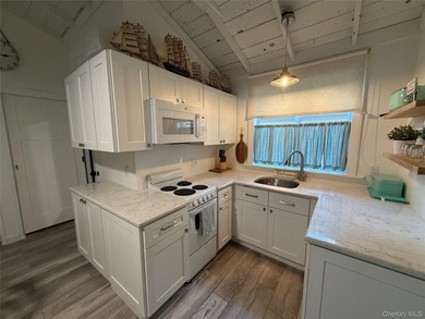 Recently renovated 2 bedroom cottage located in the desirable on Baiting Hollow Club in New York - for sale on GolfHomes.com, golf home, golf lot