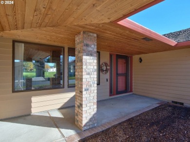 Welcome to this well maintained one level home on Michelbrook on Michelbook Country Club in Oregon - for sale on GolfHomes.com, golf home, golf lot