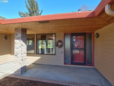 Welcome to this well maintained one level home on Michelbrook on Michelbook Country Club in Oregon - for sale on GolfHomes.com, golf home, golf lot