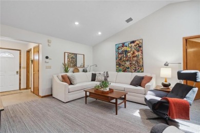 Beautiful move-in ready condo located 1 block from Little Miami on WGC Golf Course in Ohio - for sale on GolfHomes.com, golf home, golf lot