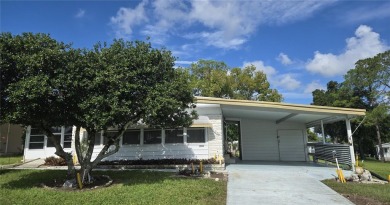 ZELLWOOD STATION 2 BEDROOM 2 BATH HOME. FEE SIMPLE, MEMBRANE on Zellwood Station Country Club in Florida - for sale on GolfHomes.com, golf home, golf lot