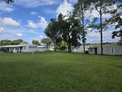 ZELLWOOD STATION 2 BEDROOM 2 BATH HOME. FEE SIMPLE, MEMBRANE on Zellwood Station Country Club in Florida - for sale on GolfHomes.com, golf home, golf lot