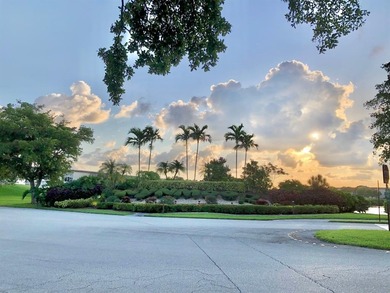 UNDOUBTEDLY THE NICEST 1/1 IN ALL OF WYNMOOR.  EXPANDED FLOOR on Wynmoor Golf Course in Florida - for sale on GolfHomes.com, golf home, golf lot
