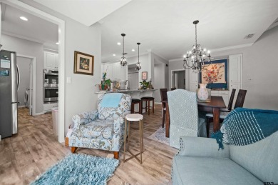 Stunning Updated Townhome in Emerald Bay on Lake Palestine on Emerald Bay Club in Texas - for sale on GolfHomes.com, golf home, golf lot