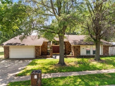 Golf Course Living in Broken Arrow - As-Is  Move-In Ready!

 on Indian Springs Country Club in Oklahoma - for sale on GolfHomes.com, golf home, golf lot