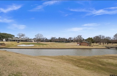 Stunning Updated Townhome in Emerald Bay on Lake Palestine on Emerald Bay Club in Texas - for sale on GolfHomes.com, golf home, golf lot