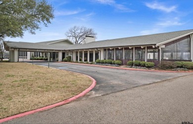 Stunning Updated Townhome in Emerald Bay on Lake Palestine on Emerald Bay Club in Texas - for sale on GolfHomes.com, golf home, golf lot