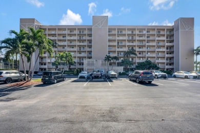 Beautifull completely renovated condo. Great lake views from the on Marina Lakes Golf Course in Florida - for sale on GolfHomes.com, golf home, golf lot