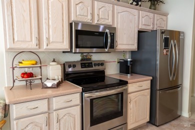 IMPECCABLY maintained & super clean! You'll feel the differnce: on Lakeview Golf Club in Idaho - for sale on GolfHomes.com, golf home, golf lot