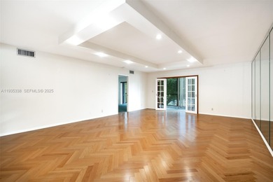 Welcome to this spacious corner 2-bedroom, 2-bath residence on Hollybrook Golf and Tennis Club  in Florida - for sale on GolfHomes.com, golf home, golf lot