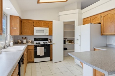 Welcome to golf course living in beautiful Valle Vista, Kingman on Valle Vista Golf Course in Arizona - for sale on GolfHomes.com, golf home, golf lot