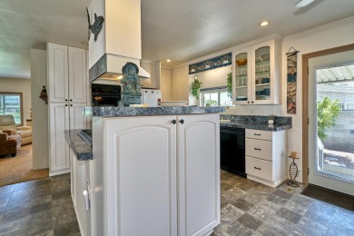 Enjoy the ideal desert lifestyle in this charming 2-bedroom on The Club At Shenandoah Springs in California - for sale on GolfHomes.com, golf home, golf lot