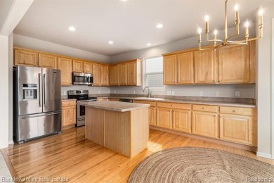 Stunning ranch condo in the Villas of Oceola.  Immediate on Chemung Hills Golf Club in Michigan - for sale on GolfHomes.com, golf home, golf lot