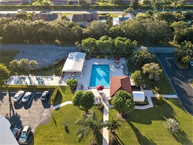 WELCOME TO THIS SPARKLING CONDO THAT HAS BEEN UPDATED on Poinciana Golf Club in Florida - for sale on GolfHomes.com, golf home, golf lot