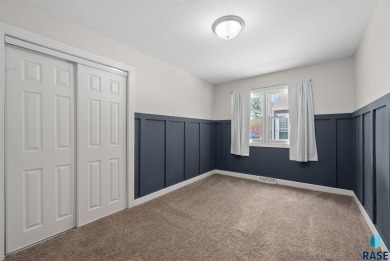 Cute as a button! This quaint one-level home is sure to impress on Elmwood Park Golf Course in South Dakota - for sale on GolfHomes.com, golf home, golf lot